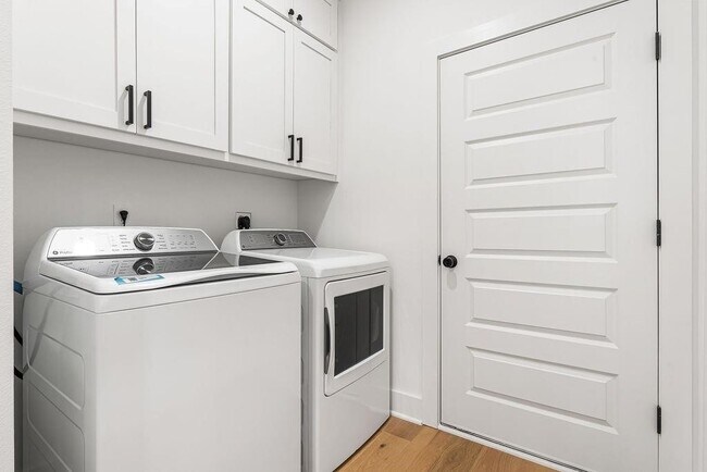 Building Photo - 4108 W Olive St