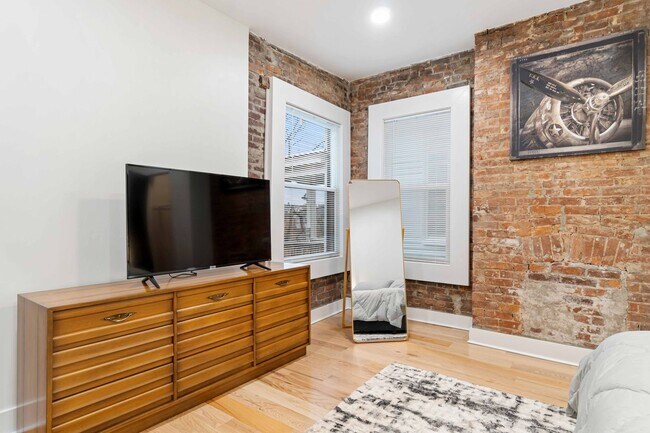 Building Photo - 6 Bed 4 bath Fully Furnished Oakland