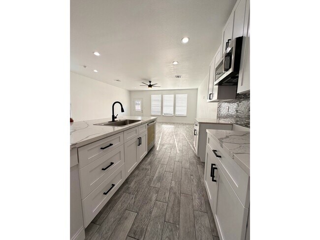 Building Photo - 7710 Darnay Dr