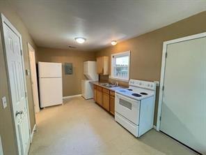 Building Photo - 210 N Ruland St