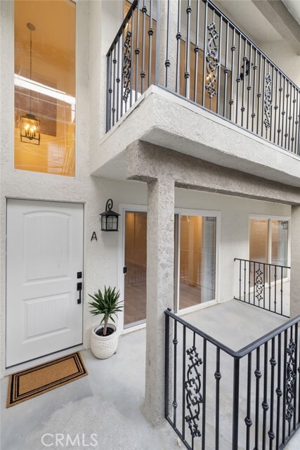 Building Photo - 621 E Cedar Ave