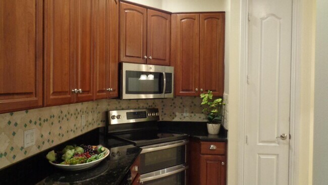 Building Photo - 1825 Bridgepointe Cir