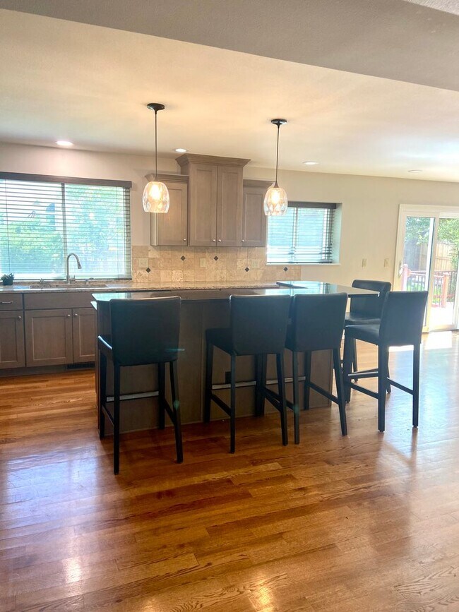 Building Photo - Rental