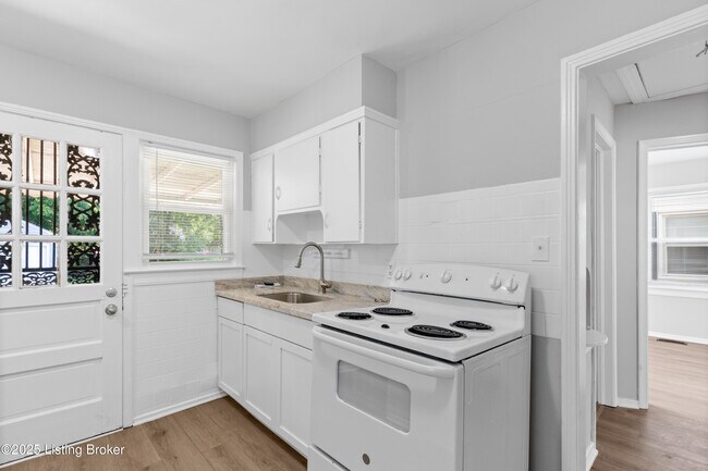Building Photo - 1620 Phyllis Ave