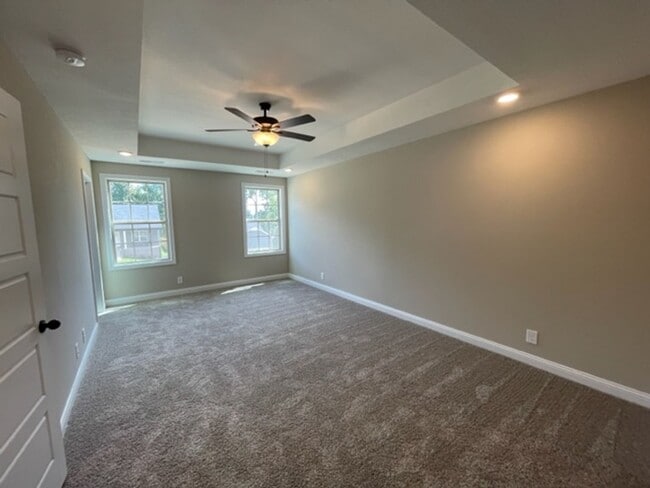 Building Photo - 3 Bedroom 2 1/2 Bathroom Home!
