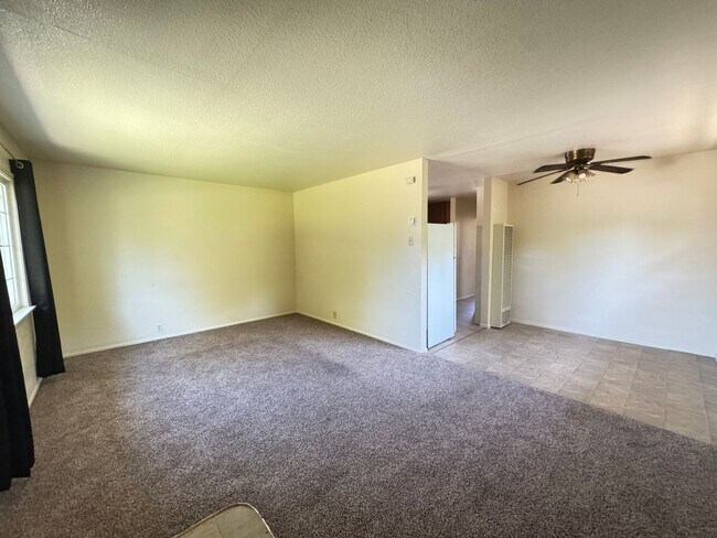 Building Photo - 6093 Park Ave