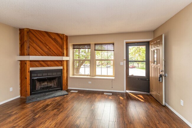 Building Photo - 6853 Mountain Top Ln