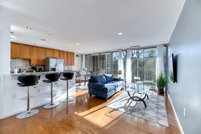 Building Photo - 4420 Briarwood Ct N
