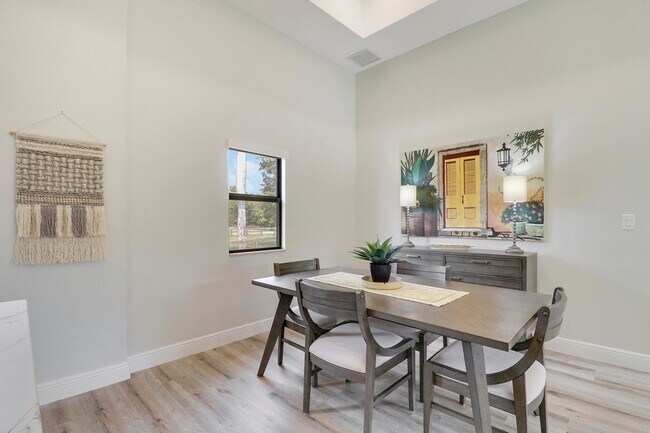 Building Photo - 10735 Lantana Rd