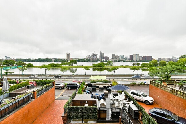 Building Photo - 298 Beacon St