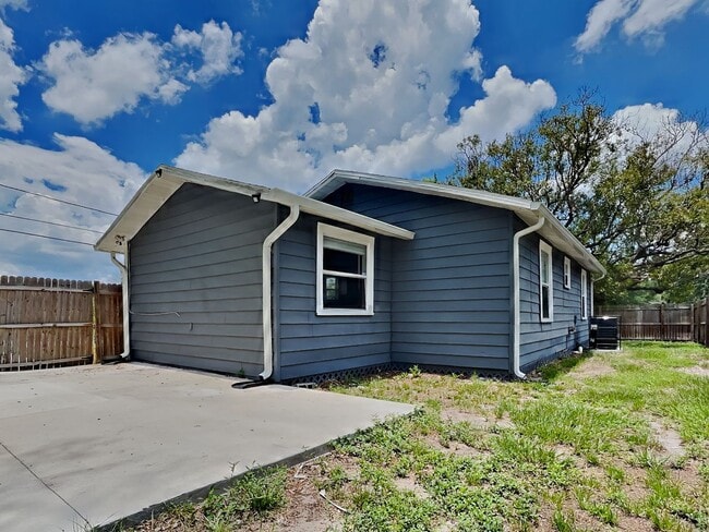 Building Photo - Beautiful 3 Beds 2 Baths Home in East Tampa!