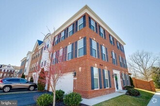Building Photo - 6301 Ralston Way