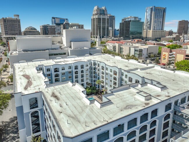 Building Photo - 206 E South St