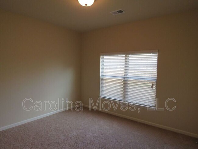 Building Photo - 206 Heatherwood Ln