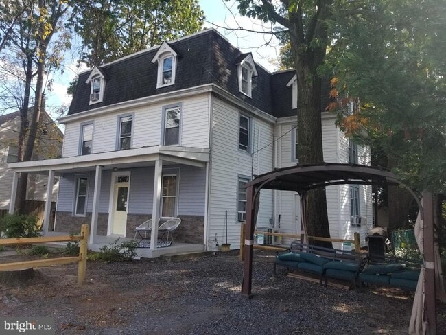 Building Photo - 212 Warren St