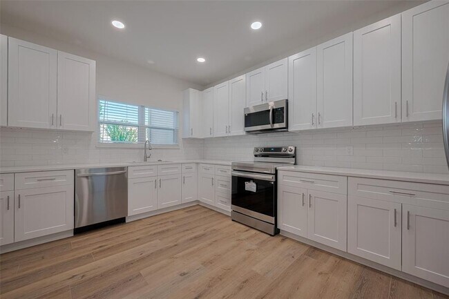 Building Photo - 1115 Augusta Dr