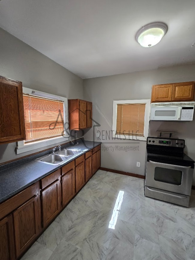 Building Photo - 103 E 17th St