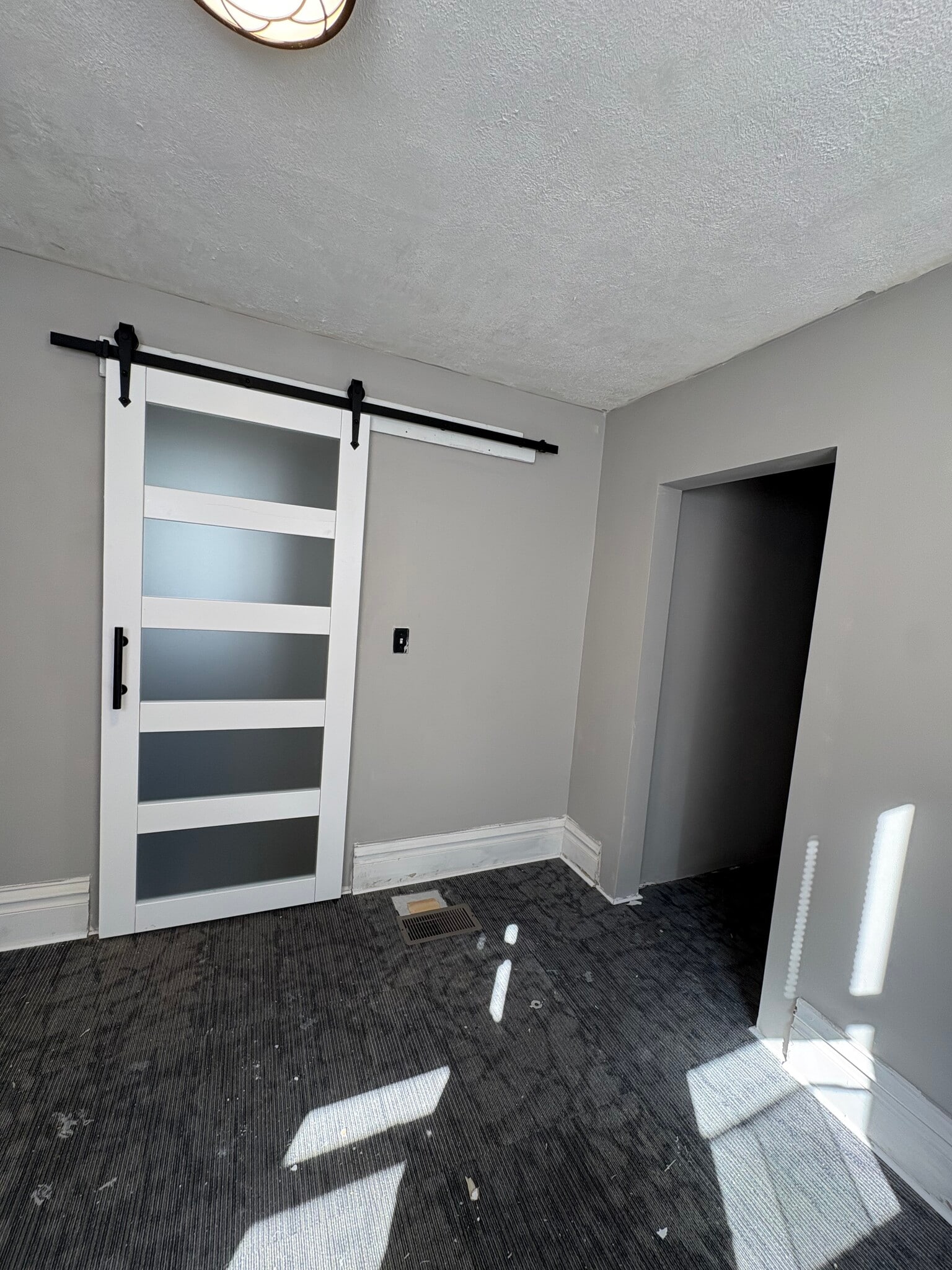 Building Photo - 714 S 1st Ave