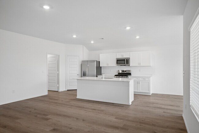 Building Photo - 2123 W 30th Pl