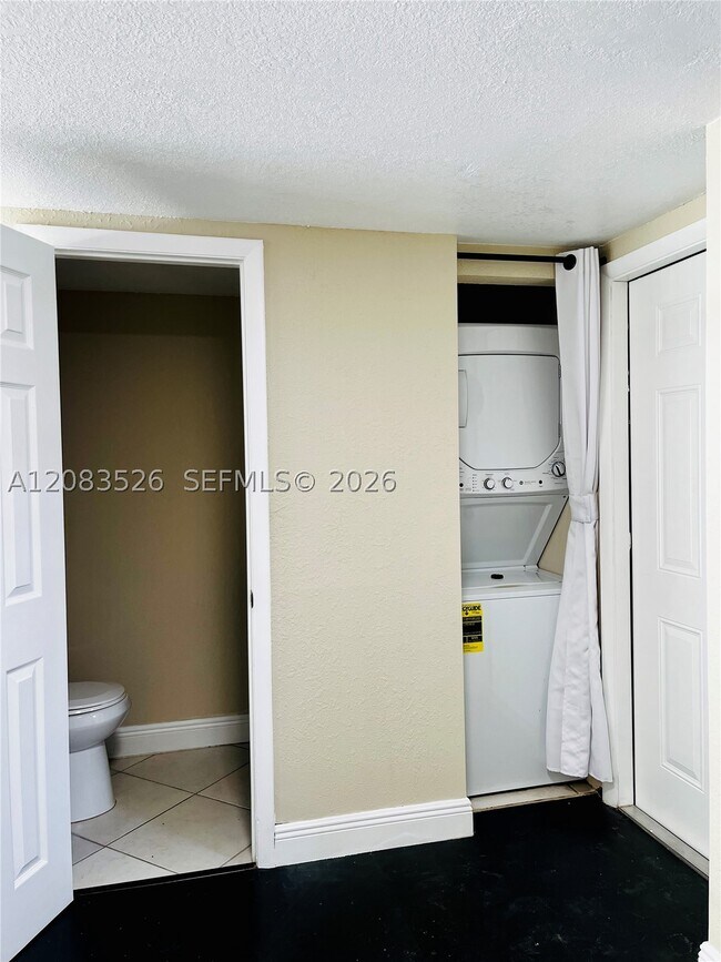Building Photo - 7015 SW 111th Pl