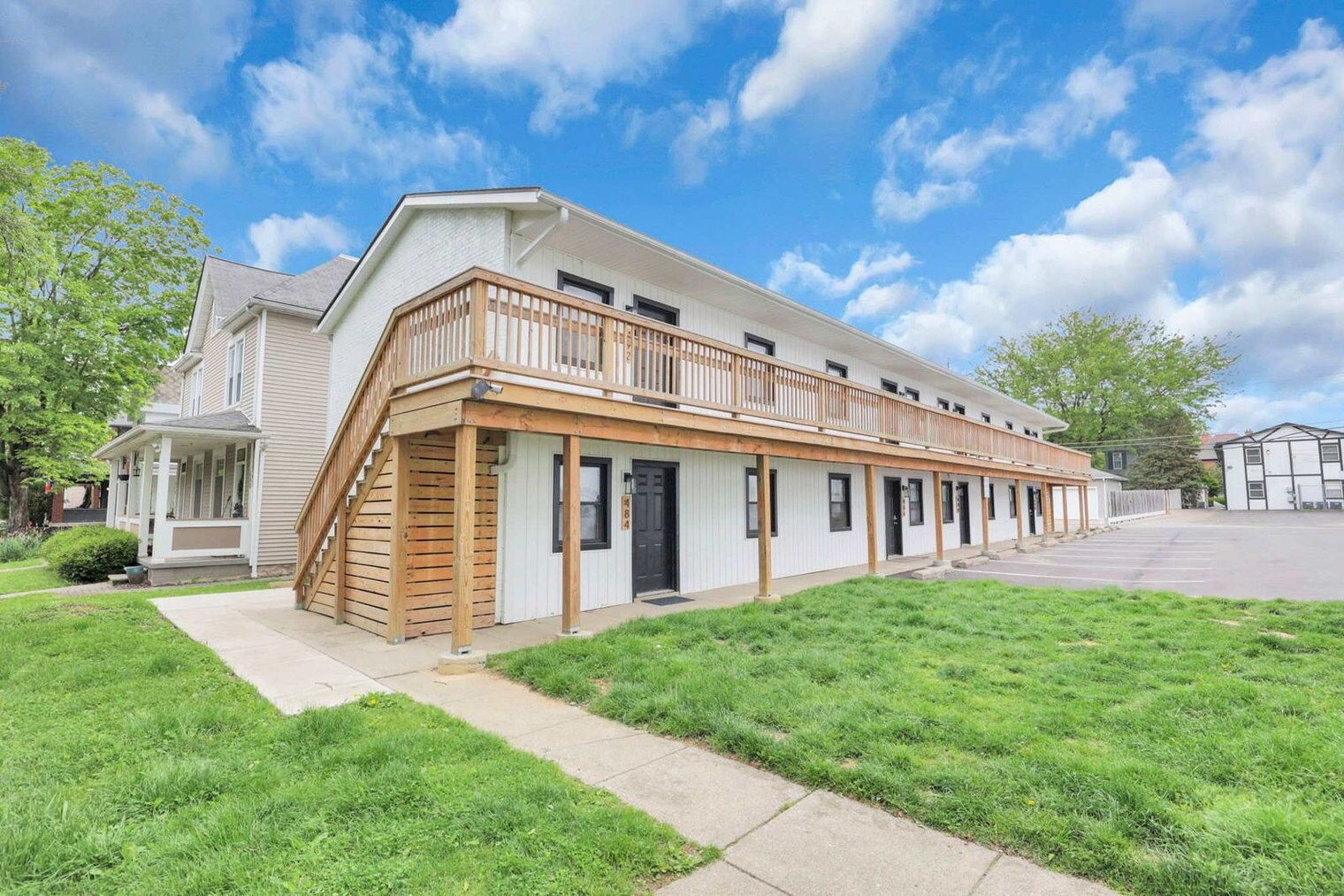 Building Photo - 494 Forest St