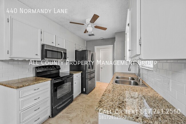 Building Photo - 440 Normandy Ln
