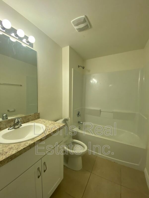 Building Photo - 5521 Gillot Blvd