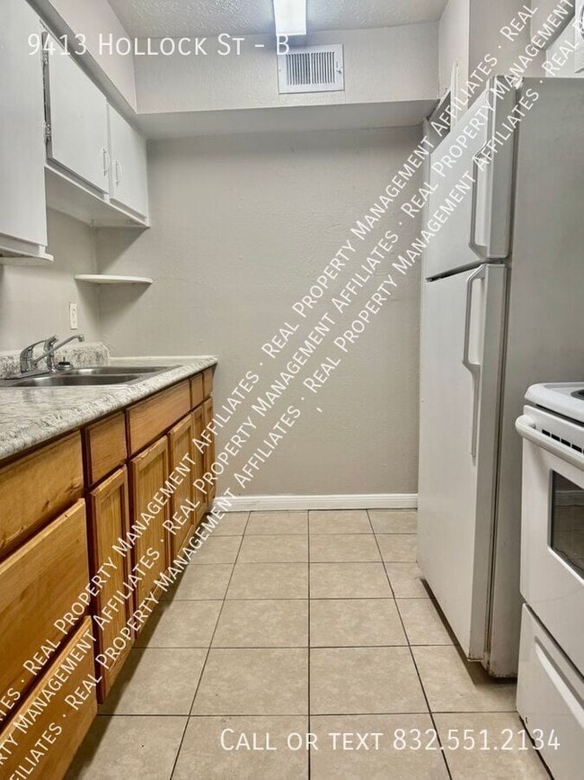 Building Photo - 9413 Hollock St