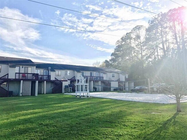 Building Photo - 1309 Airport Dr