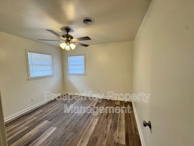 Building Photo - 176 Wickham Dr