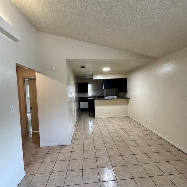 Building Photo - 1626 Royal Hill Dr