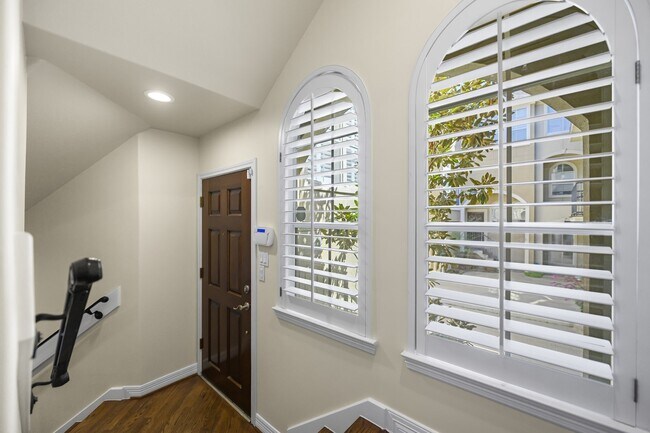 Building Photo - 3307 W Lamar St