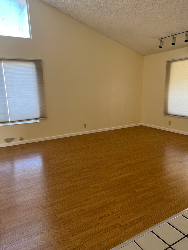 Building Photo - 1879 Pheasant Dr