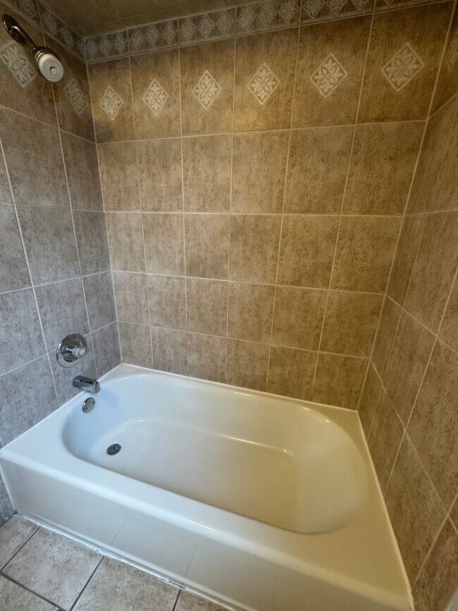 Building Photo - Beautiful home for rent in Murray!