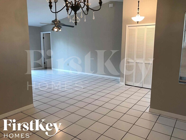 Building Photo - 1771 Gatewood Dr