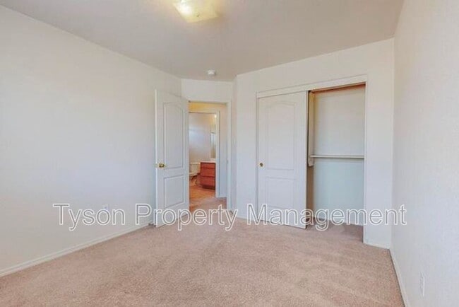 Building Photo - 2420 Falesco Dr SE