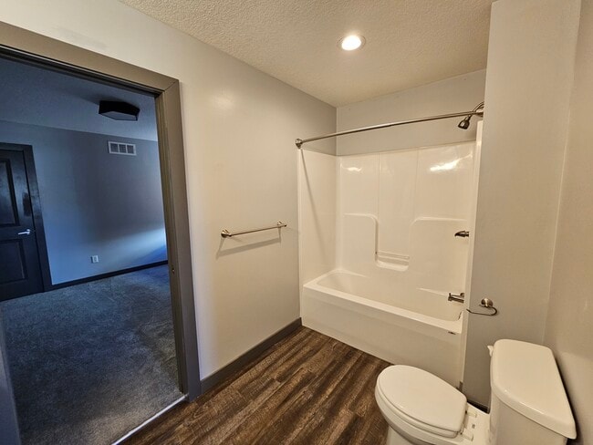 Building Photo - 7620 N Mercier Ct