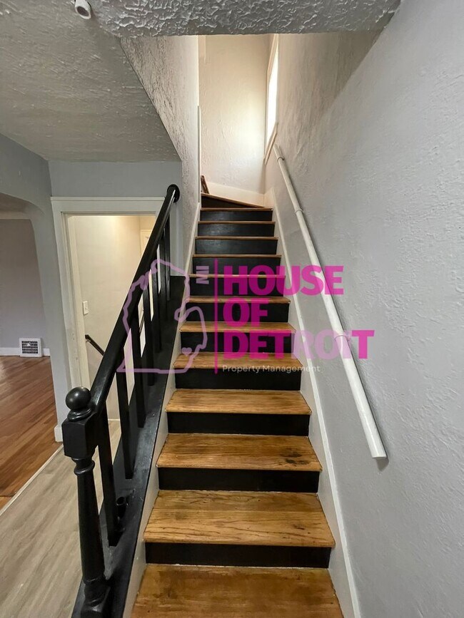 Building Photo - SECTION 8 ONLY | 4 BEDROOM | 3 BATH | FREE...