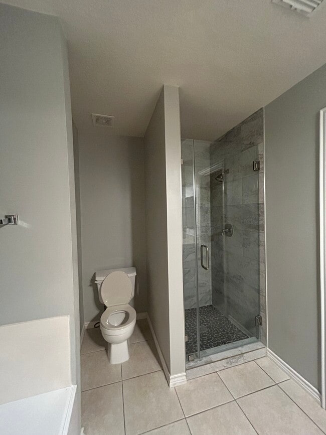 Building Photo - 17235 Glenpatti Dr