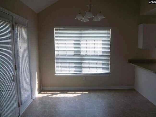 Building Photo - Beautiful 4 bedroom home with amazing open floor plan
