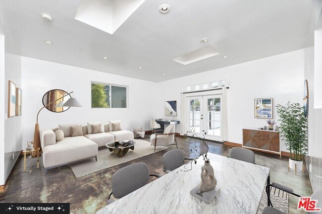 Building Photo - 1141 Cabrillo Ave