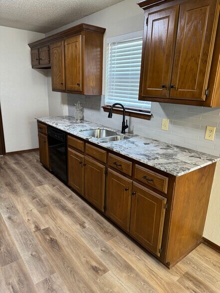 Kitchen - 505 Ramsey St
