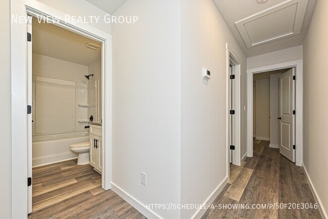 Building Photo - 514 12th Ave NE
