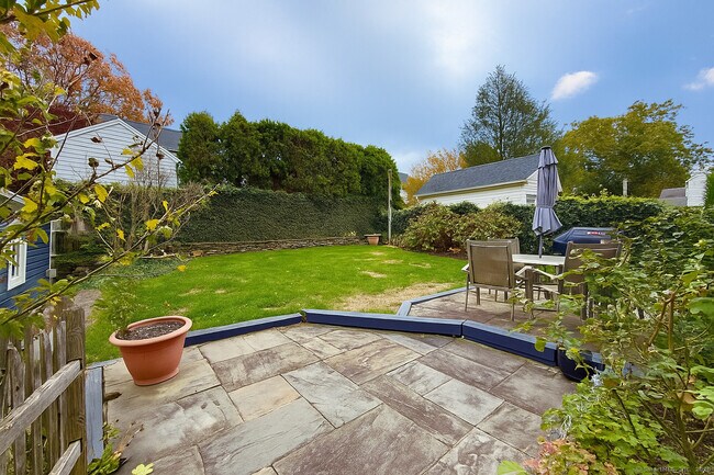 Building Photo - 467 Wilson St