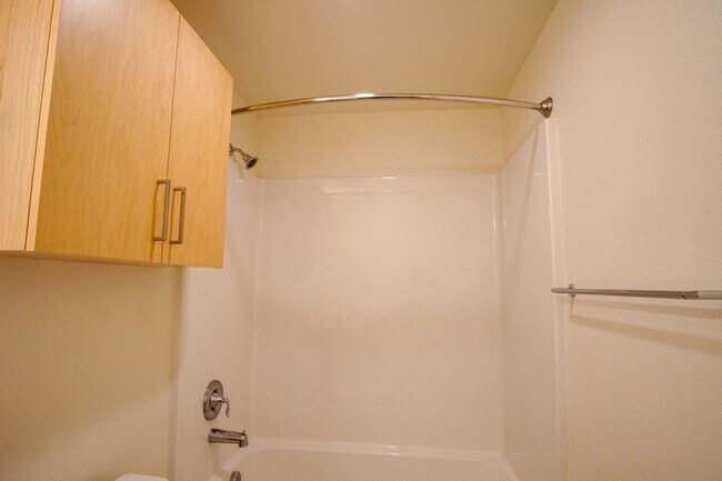 Building Photo - Modern, Spacious 2Bdr w/Condo-Grade Finish...
