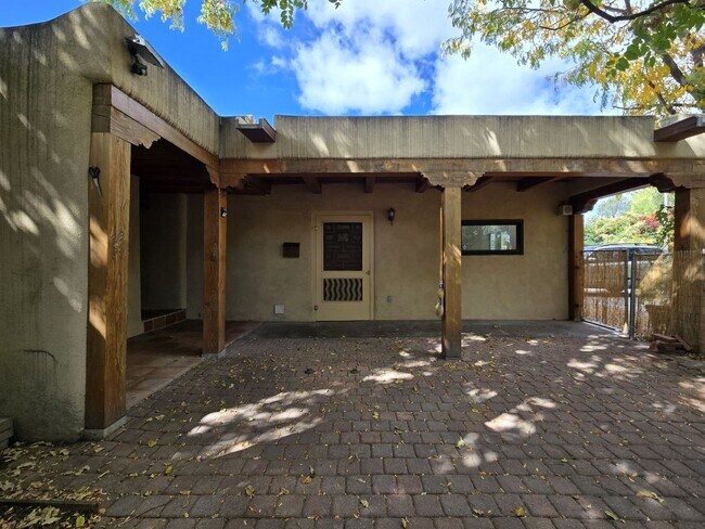 Building Photo - 295 Lomita St