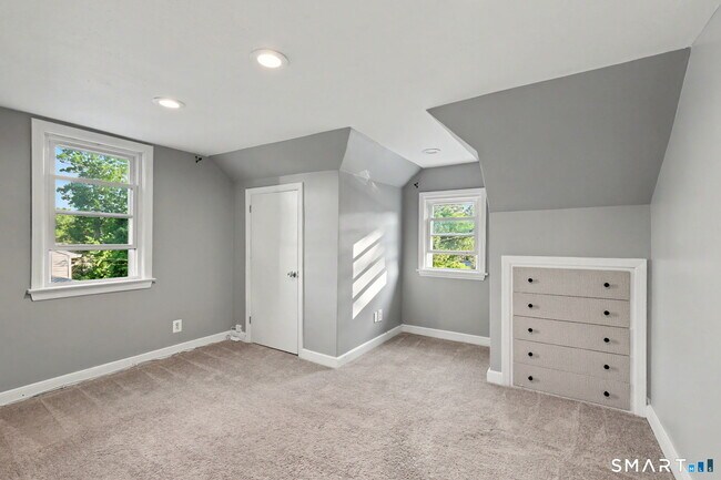 Building Photo - 142 N Taylor Ave