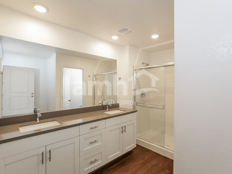 Building Photo - 8851 N 171st Dr