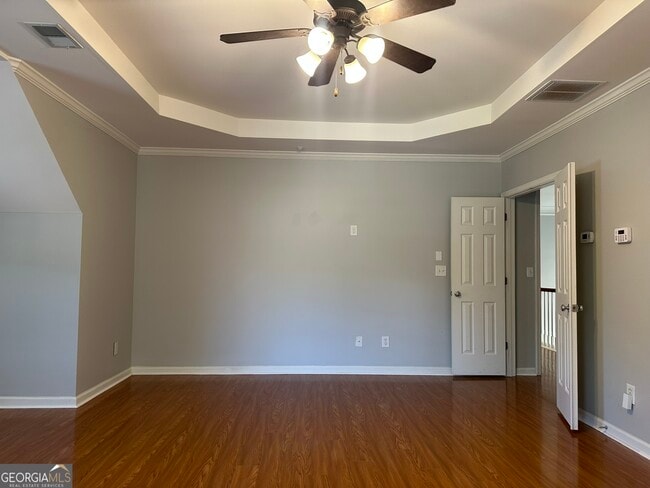 Building Photo - 669 Maple Grove Way