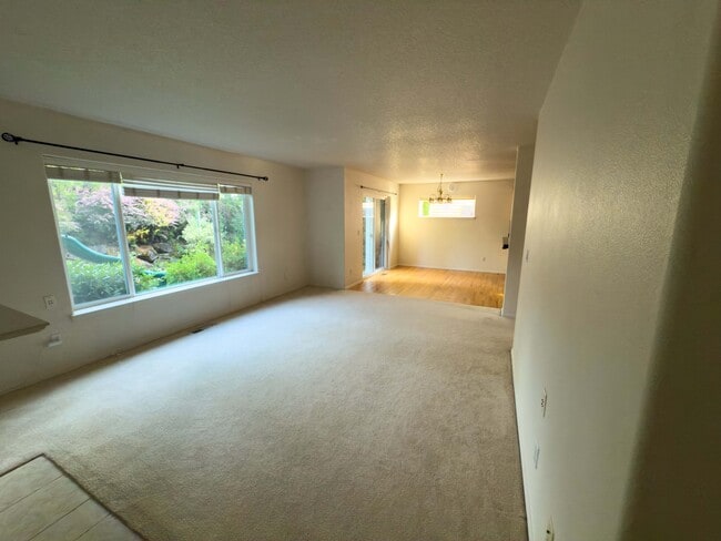 Building Photo - 4630 NW White Mountain Terrace